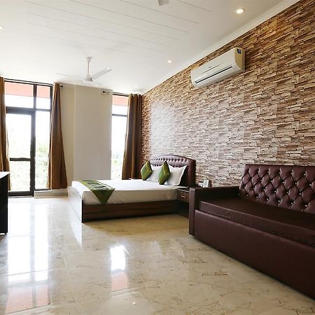 Treebo Blessing Bells Hotel Dehradun Ngoại thất bức ảnh