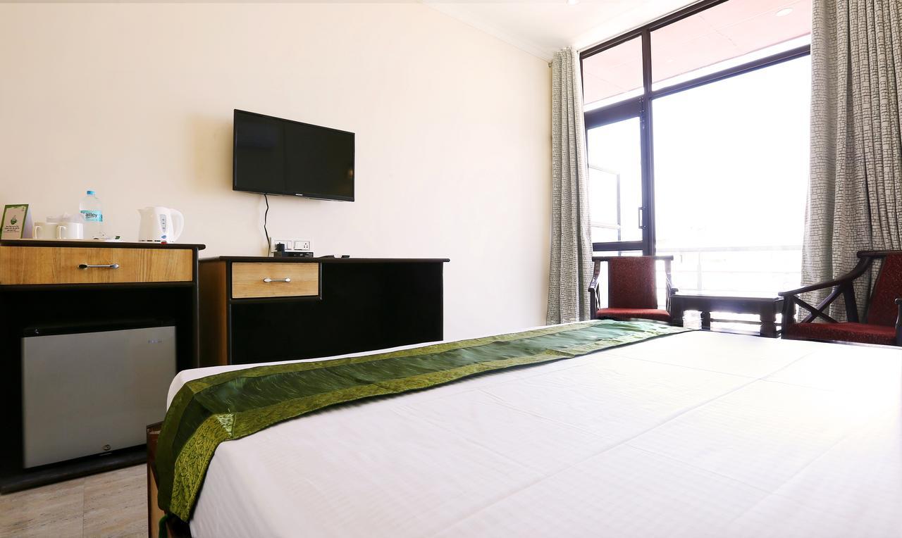 Treebo Blessing Bells Hotel Dehradun Ngoại thất bức ảnh