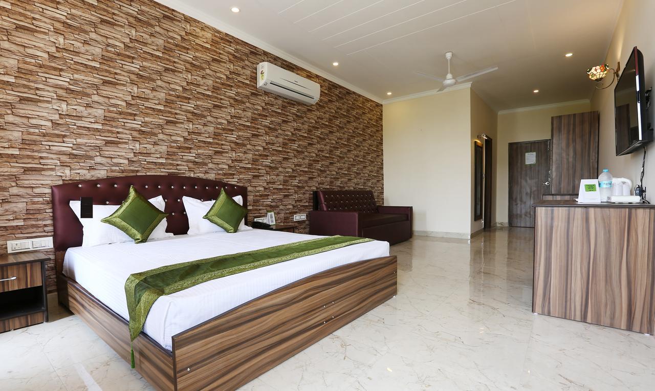 Treebo Blessing Bells Hotel Dehradun Ngoại thất bức ảnh