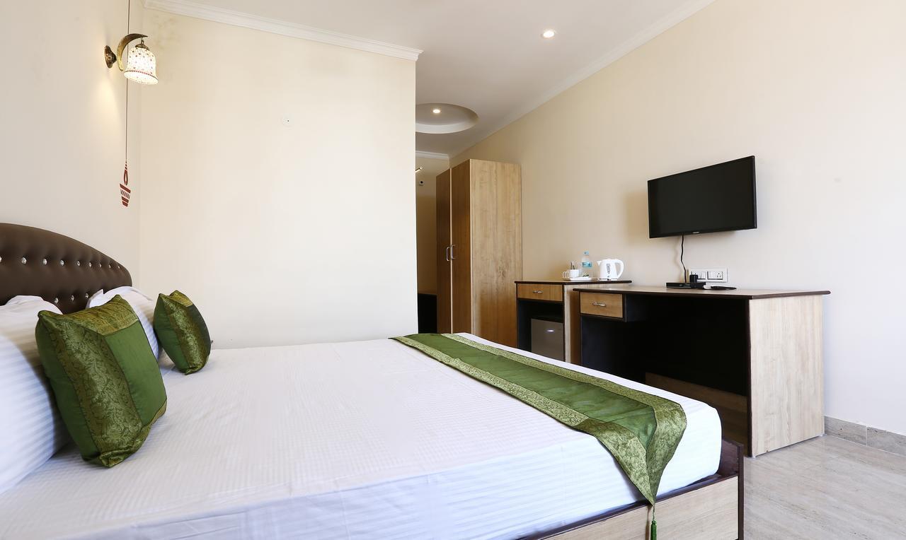 Treebo Blessing Bells Hotel Dehradun Ngoại thất bức ảnh