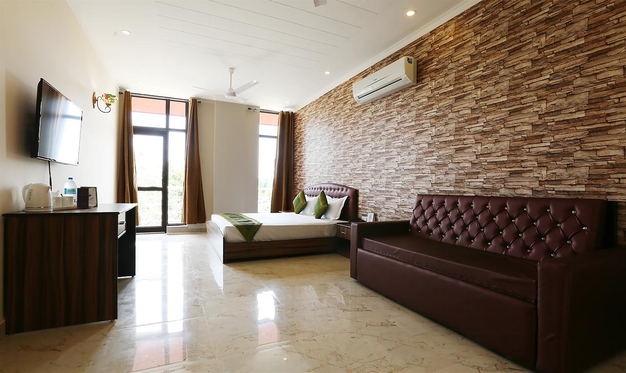 Treebo Blessing Bells Hotel Dehradun Ngoại thất bức ảnh